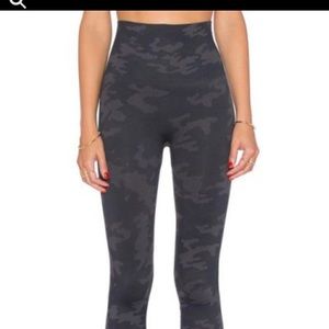 Spanx Camo Leggings size Large